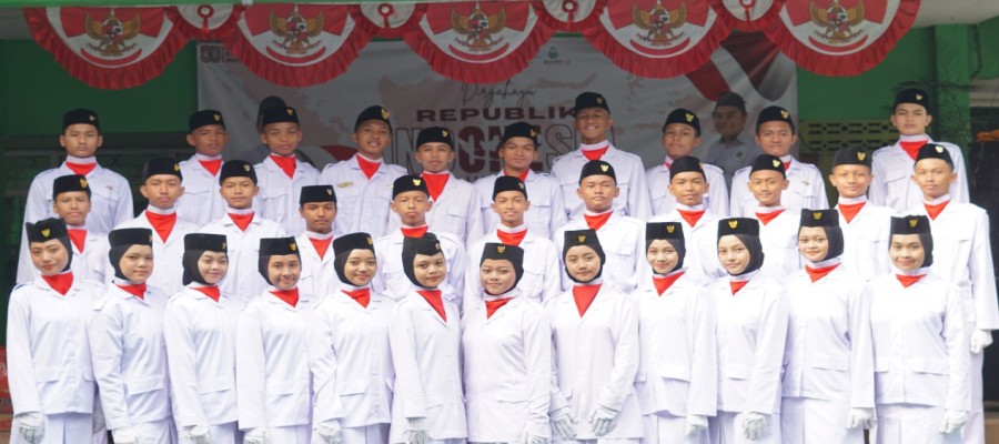 Tim Pasukan Pengibar Bendera Pusaka (Paskibraka) MTsN Kota Probolinggo