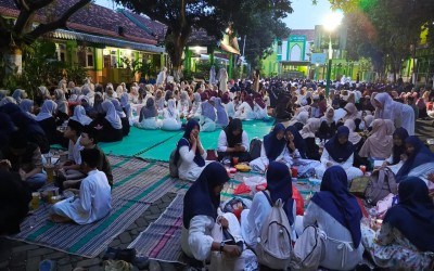 Getarkan Hati! Sinergi Guru, Murid, dan Komite MTs Negeri Kota Probolinggo Bersatu dalam Balutan Ibadah yang Syahdu